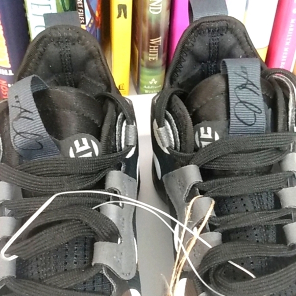 JAMES HARDEN VOLUME 5 FUTURENATURAL BLACK WHITE POLKA DOT SNEAKERS SIZE 4.5 NWT - Picture 4 of 10